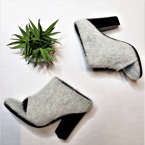 NIB Tibi Leona Mohair Ice Grey Mohair High Heel Open Toe Slides, Size 9 - Picture 5 of 13